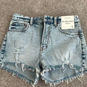A&F HIGH RISE MOM SHORT NWT